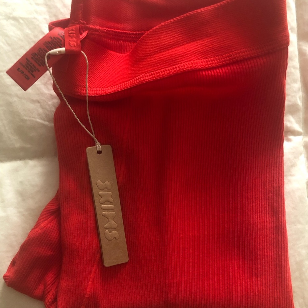 NWT SKIMS cotton ribbed thermal legging, in limited edition ruby color.